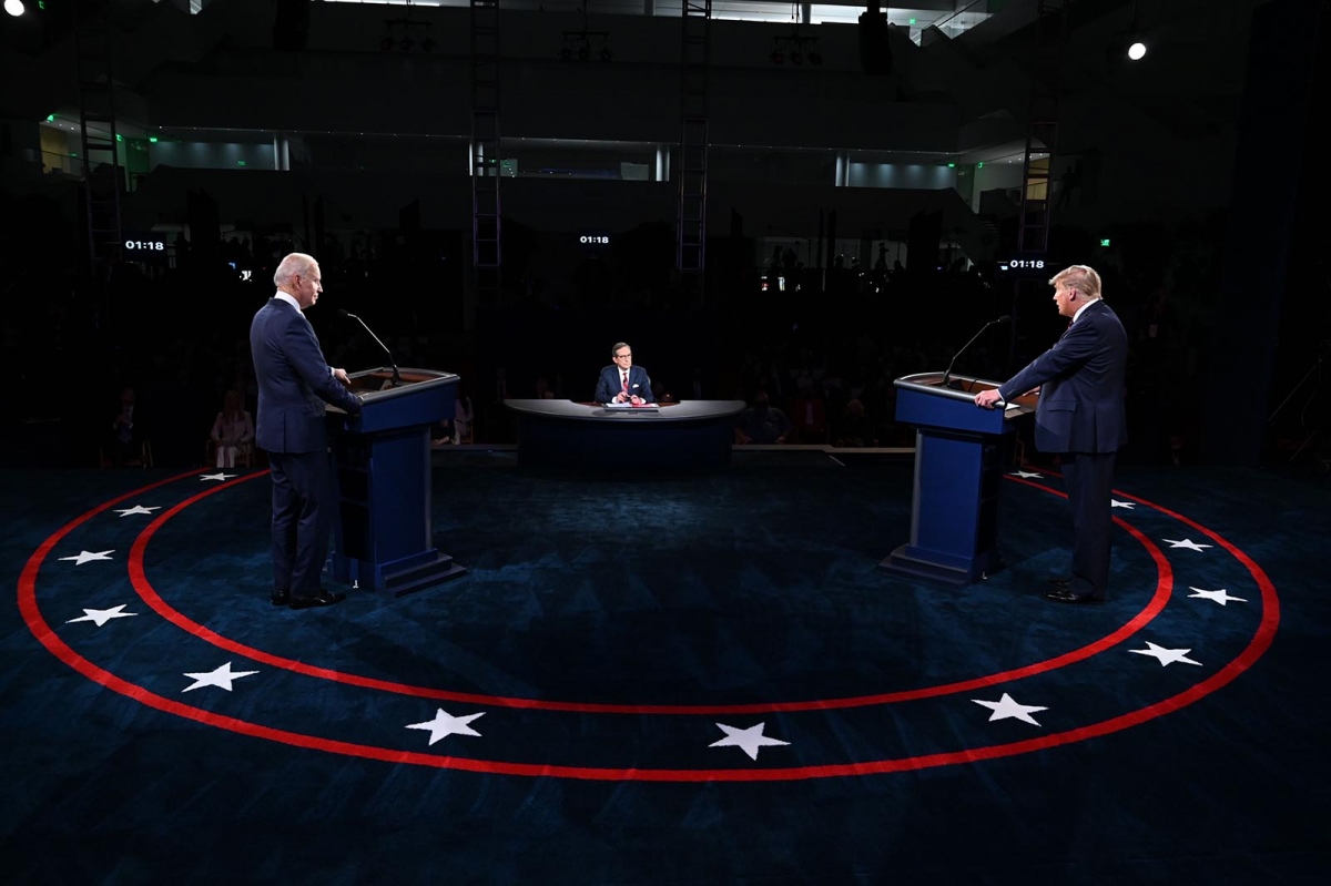 Video: 2 ứng viên Tổng thống Mỹ Trump và Biden bước vào cuộc tranh luận đầu tiên